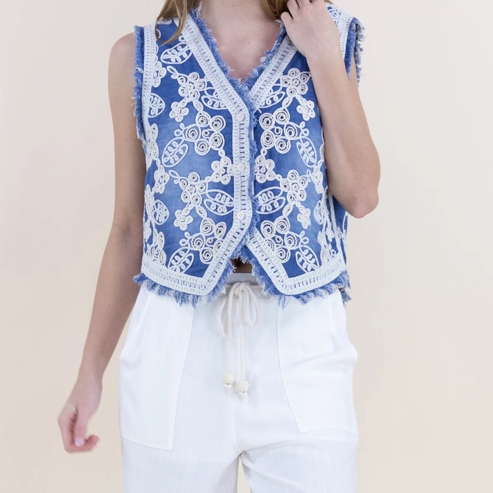 W2. NEW Western Denim Vest Blue & White Embroidered Garden Floral Design